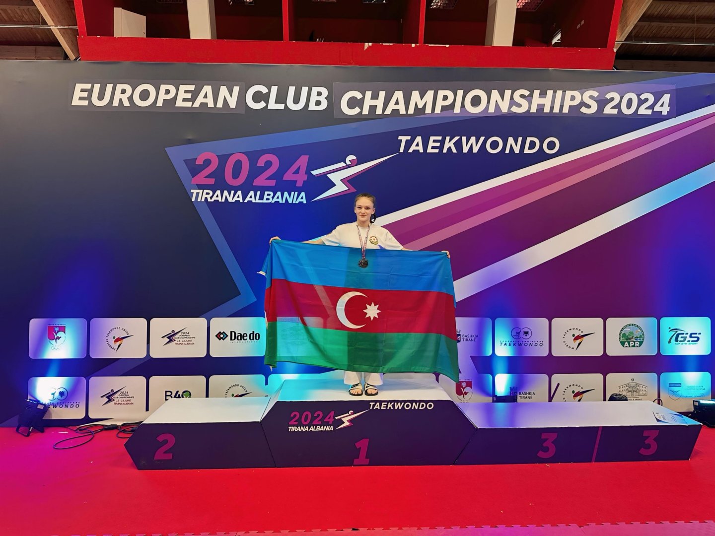Азербайджанская тхэквондистка завоевала серебряную медаль на межклубном чемпионате Европы
