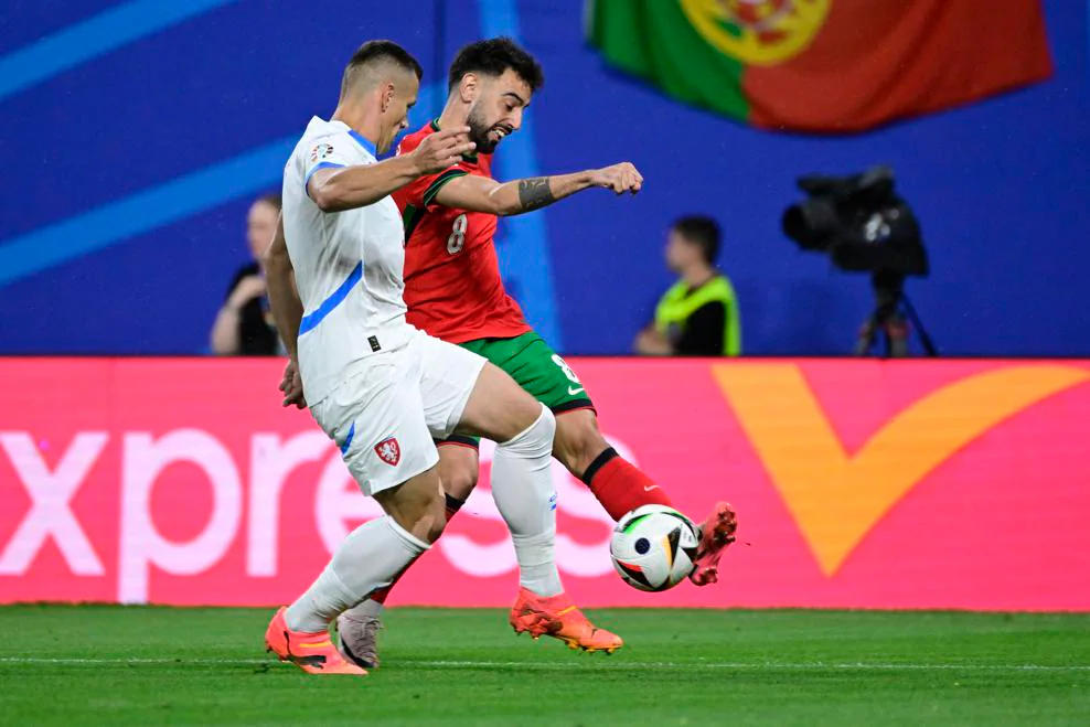 Сборная Португалии одержала волевую победу над чехами в матче чемпионата Европы по футболу
