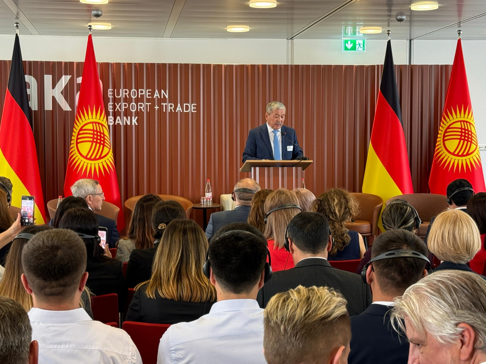 Kirgisistan und Deutschland unterzeichnen im Anschluss an ein gemeinsames Wirtschaftsforum mehrere Dokumente