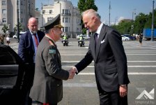 Azerbaijan Defense Minister meets with Hungarian counterpart in Budapest (PHOTO)