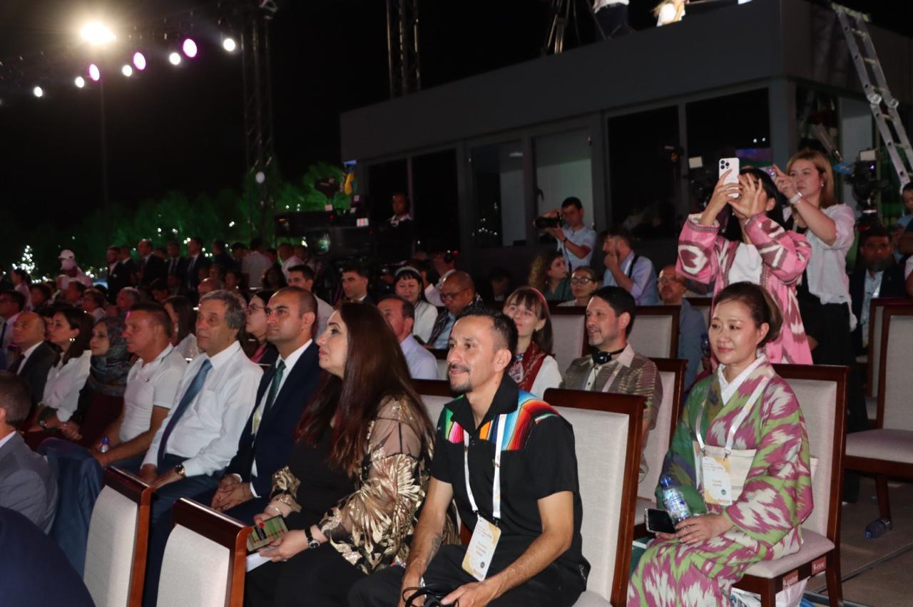 Министр культуры Азербайджана принимает участие во II Международном форуме искусства маком в Узбекистане (ФОТО)