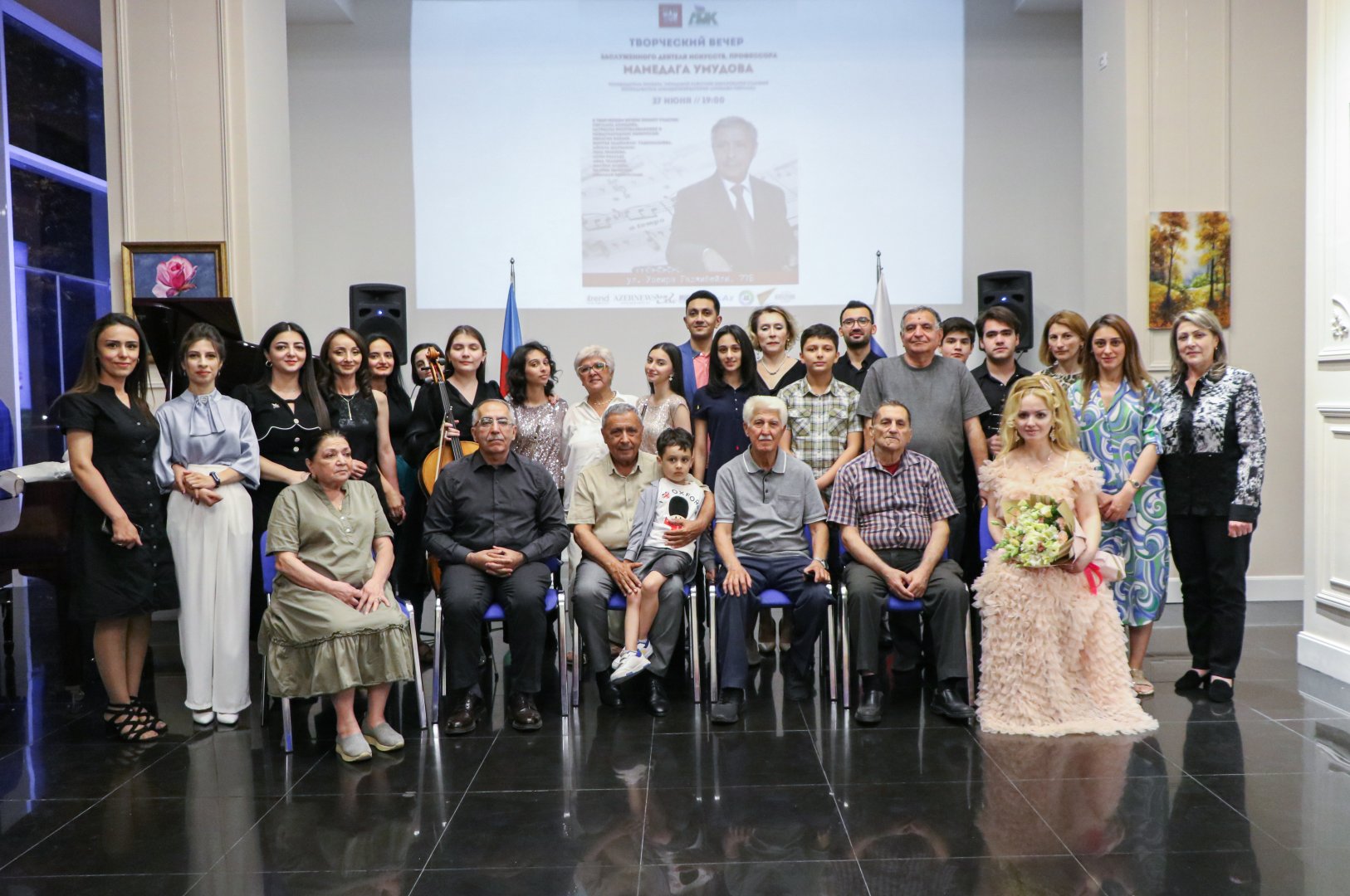 В Баку состоялся творческий вечер заслуженного деятеля искусств Мамедаги Умудова (ФОТО)