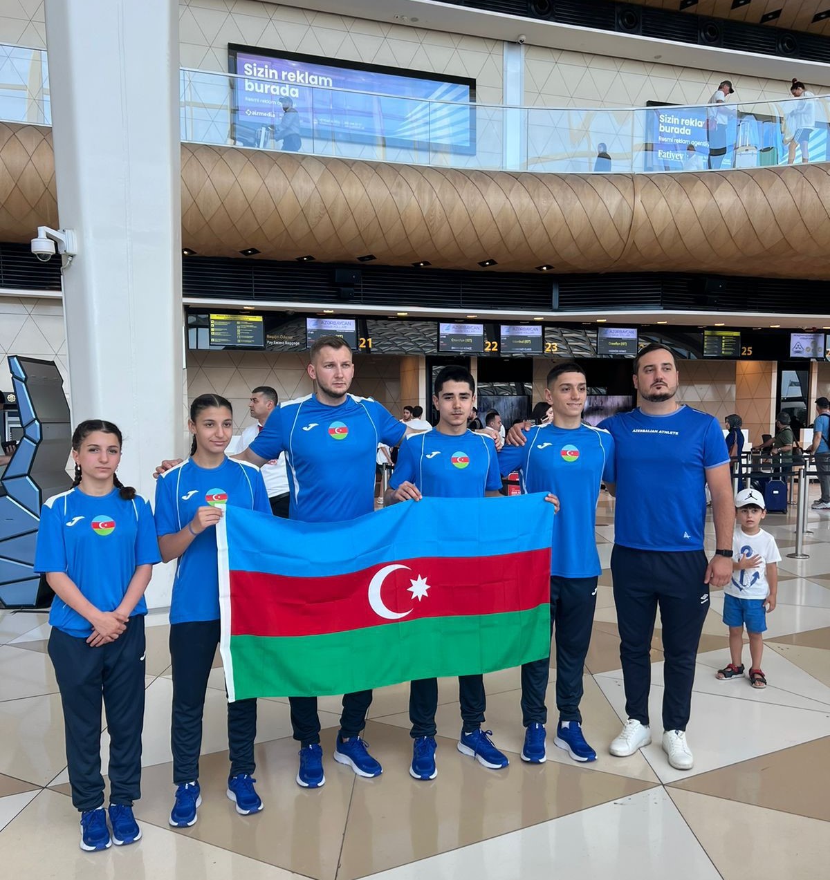 Azərbaycan üzgüçülüləri beynəlxalq yarışa uğurla start veriblər (FOTO)