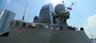 Warships of Russian Caspian Flotilla sail out of Baku port (PHOTO)