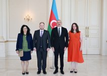 President Ilham Aliyev receives credentials of incoming ambassador of Canada (PHOTO)