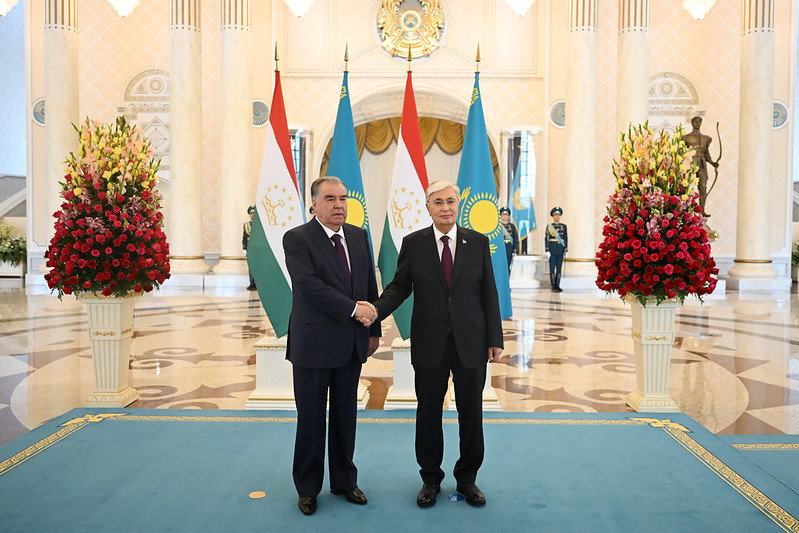 Рахмон и Токаев обсудили двустороннее сотрудничество стран