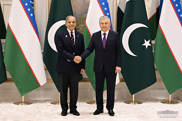 Президент Узбекистана провел переговоры с премьер-министром Пакистана