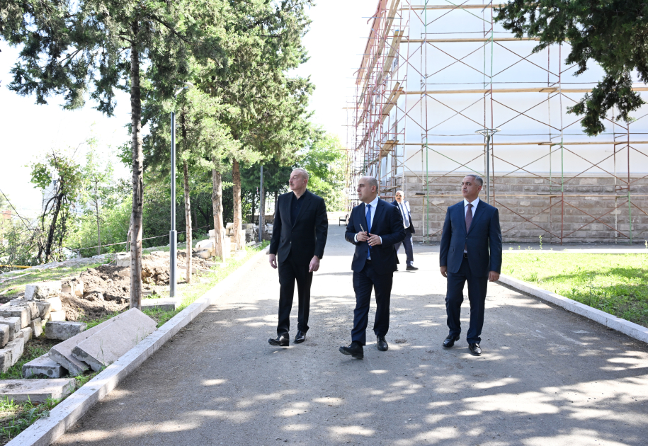 Prezident İlham Əliyev Xankəndidə Qarabağ Universitetində görülən işlərlə tanış olub (FOTO)