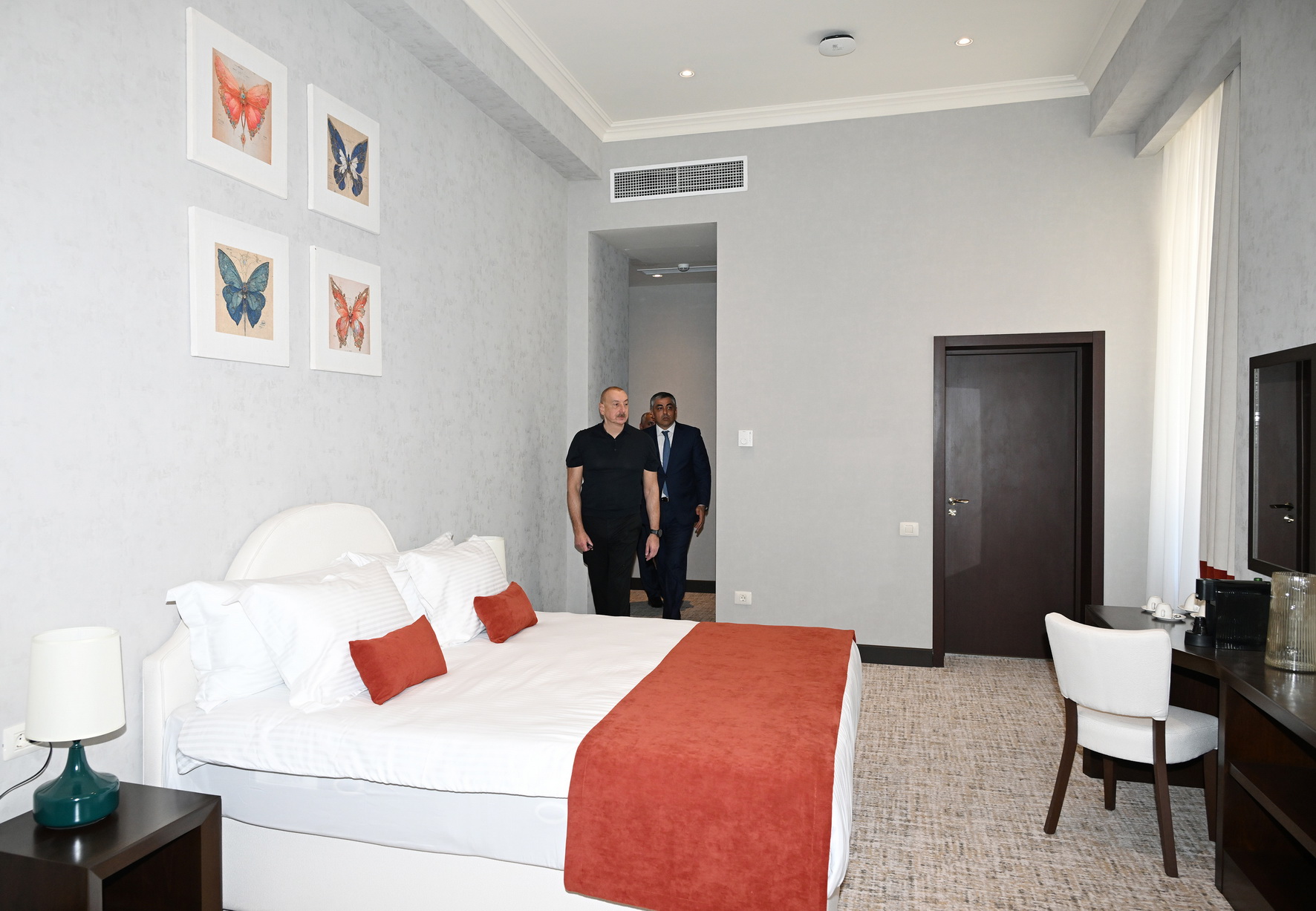 Prezident İlham Əliyev Xankəndidə əsaslı təmir və bərpadan sonra “Palace” hotelinin açılışında iştirak edib (FOTO)