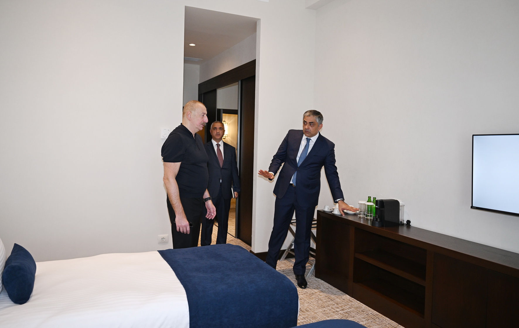 Prezident İlham Əliyev Xankəndidə əsaslı təmir və bərpadan sonra “Palace” hotelinin açılışında iştirak edib (FOTO)