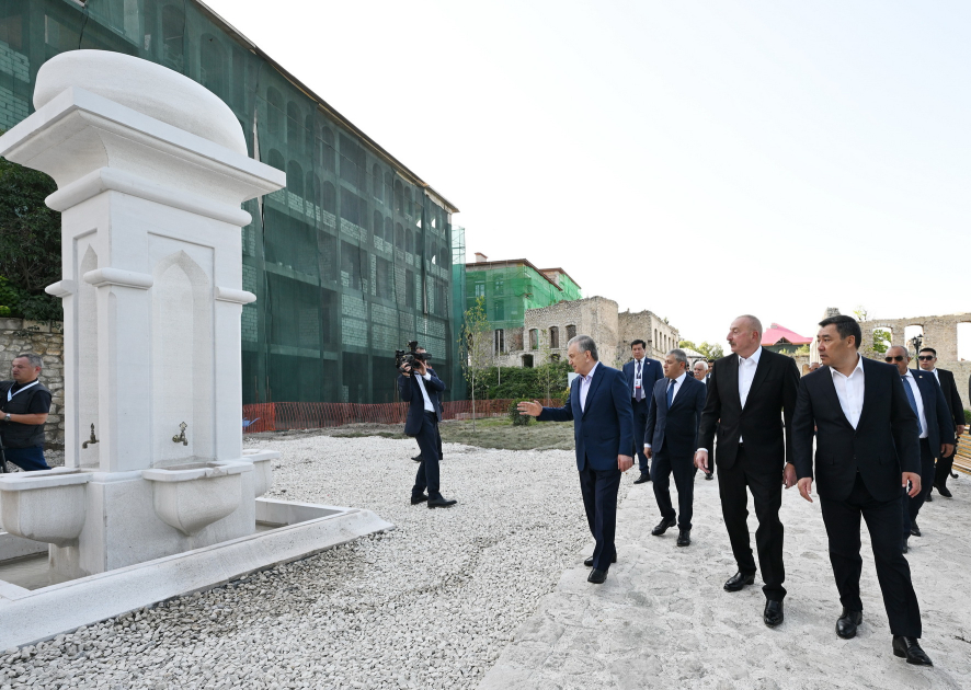 Azərbaycan, Özbəkistan və Qırğızıstan Prezidentləri Şuşada birinci yaşayış kompleksində və Aşağı Gövhər Ağa məscidində olub, şəhəri gəziblər (FOTO)