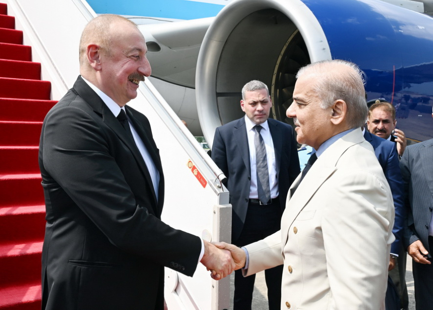 Президент Ильхам Алиев прибыл с государственным визитом в Пакистан (ФОТО)