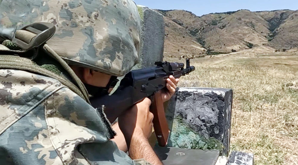 Азербайджанские курсанты выполнили практические упражнения по стрельбе (ВИДЕО)