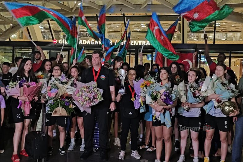Азербайджанские баскетболистки, ставшие чемпионами Европы, вернулись на Родину