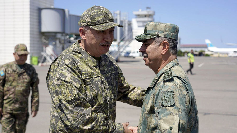 Министр обороны Азербайджана находится с визитом в Казахстане (ФОТО)
