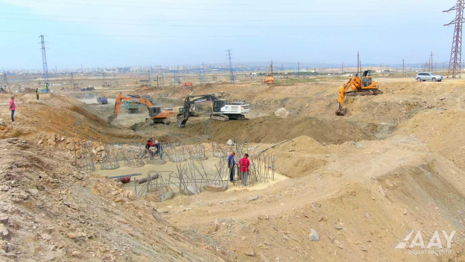 Продолжается интенсивными темпами строительство автодороги Беюкшор-Пиршаги