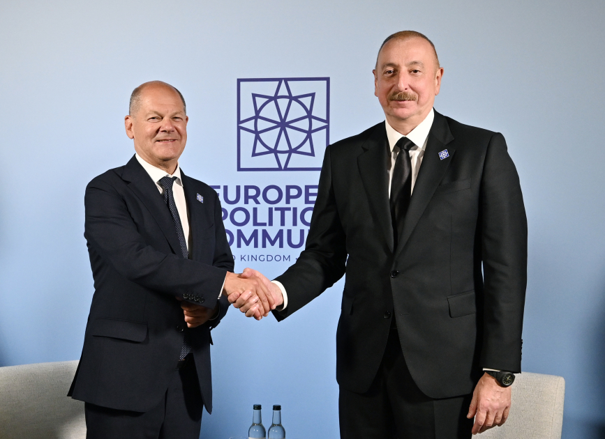Президент Ильхам Алиев встретился в Оксфорде с Канцлером ФРГ Олафом Шольцем (ФОТО)