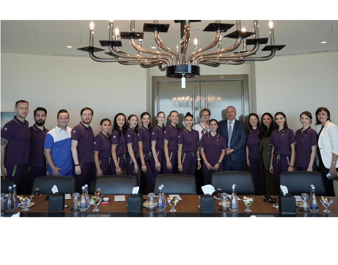 Вице-президент Федерации гимнастики Азербайджана Алтай Гасанов встретился с гимнастами и членами делегации, которые  представят Азербайджан на Олимпиаде в Париже (ФОТО)