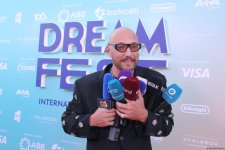 Звезды на красной дорожке на открытии первого Dream Fest в Баку (ФОТО)