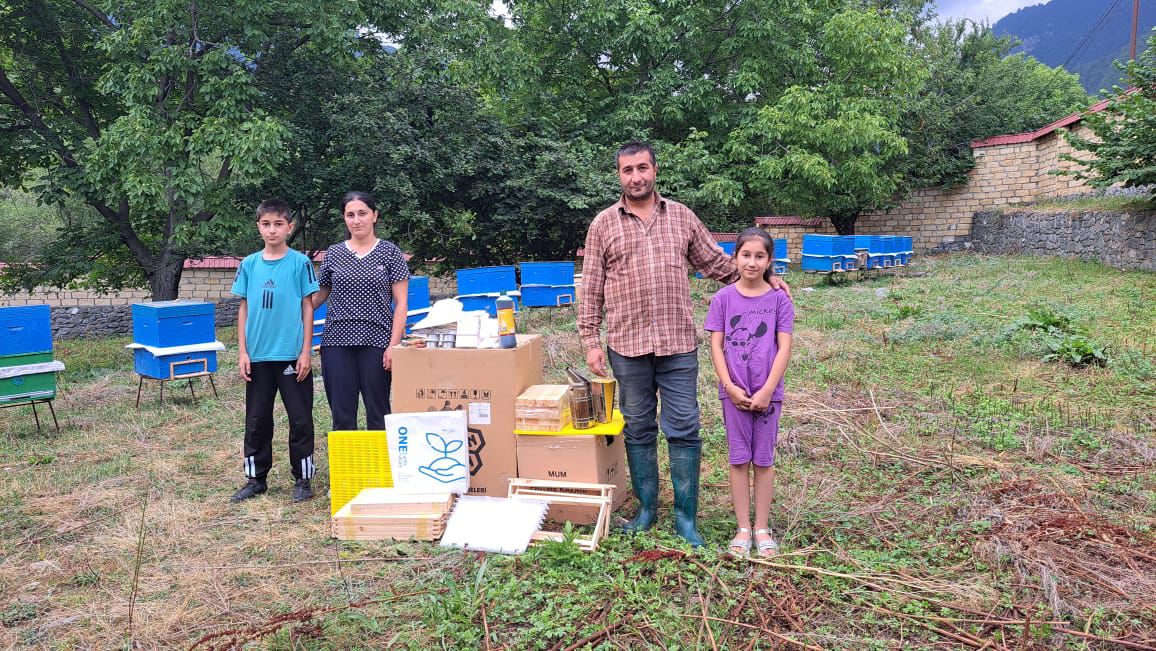 IDEA İctimai Birliyinin “Gənc arıçı” layihəsi uğurla davam edir (FOTO)