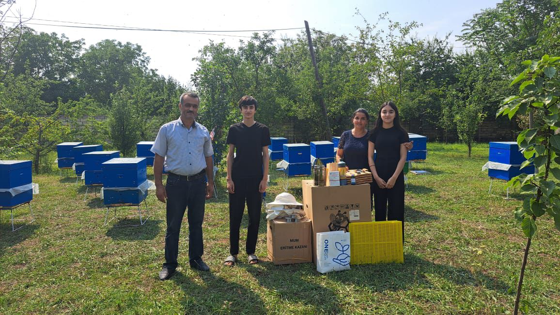 IDEA İctimai Birliyinin “Gənc arıçı” layihəsi uğurla davam edir (FOTO)