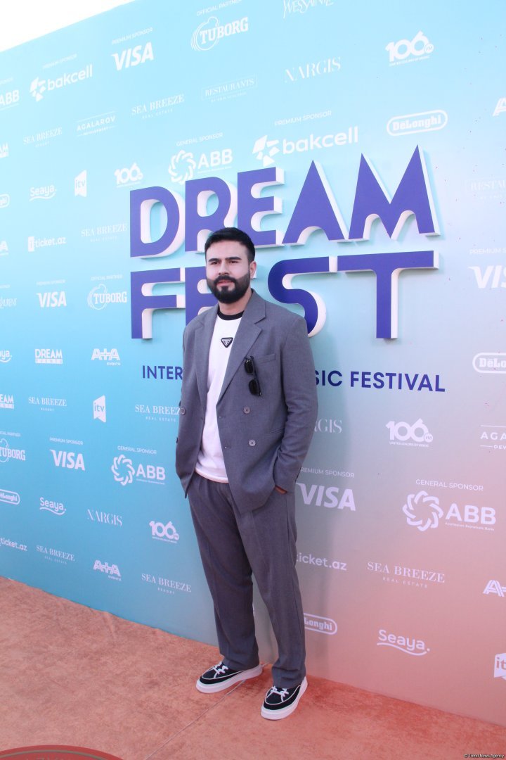 Звезды на красной дорожке на открытии первого Dream Fest в Баку (ФОТО)