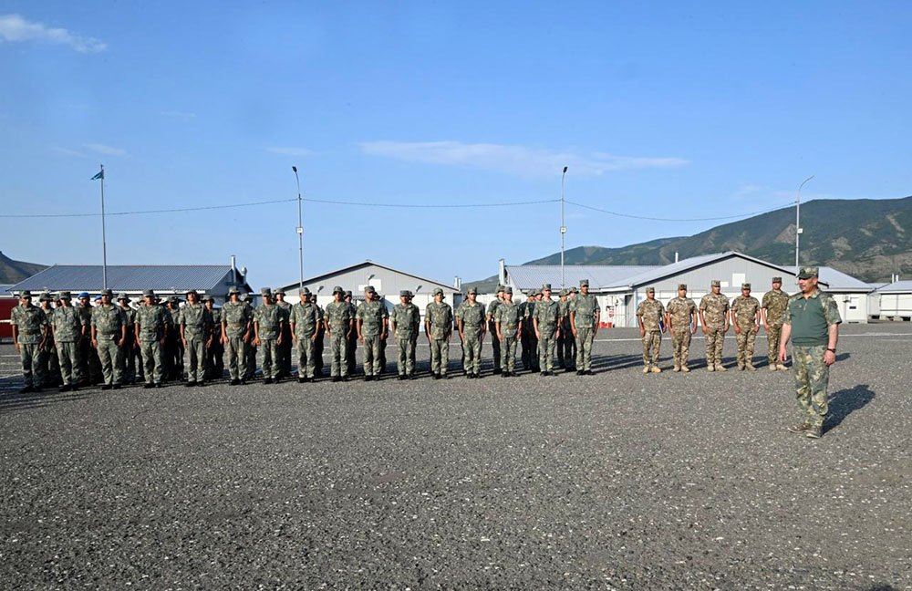 Министр обороны Азербайджана встретился с военнослужащими, несущими службу на освобожденных территориях