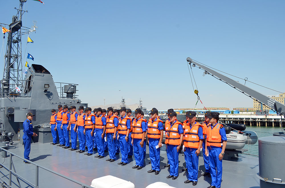 В Азербайджане проводятся практические занятия с курсантами факультета ВМС (ФОТО)