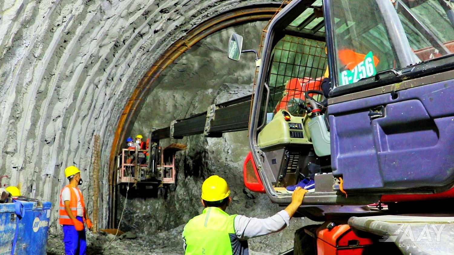 Muğanlı-İsmayıllı-Qəbələ avtomobil yolu yenidən qurulur (FOTO)