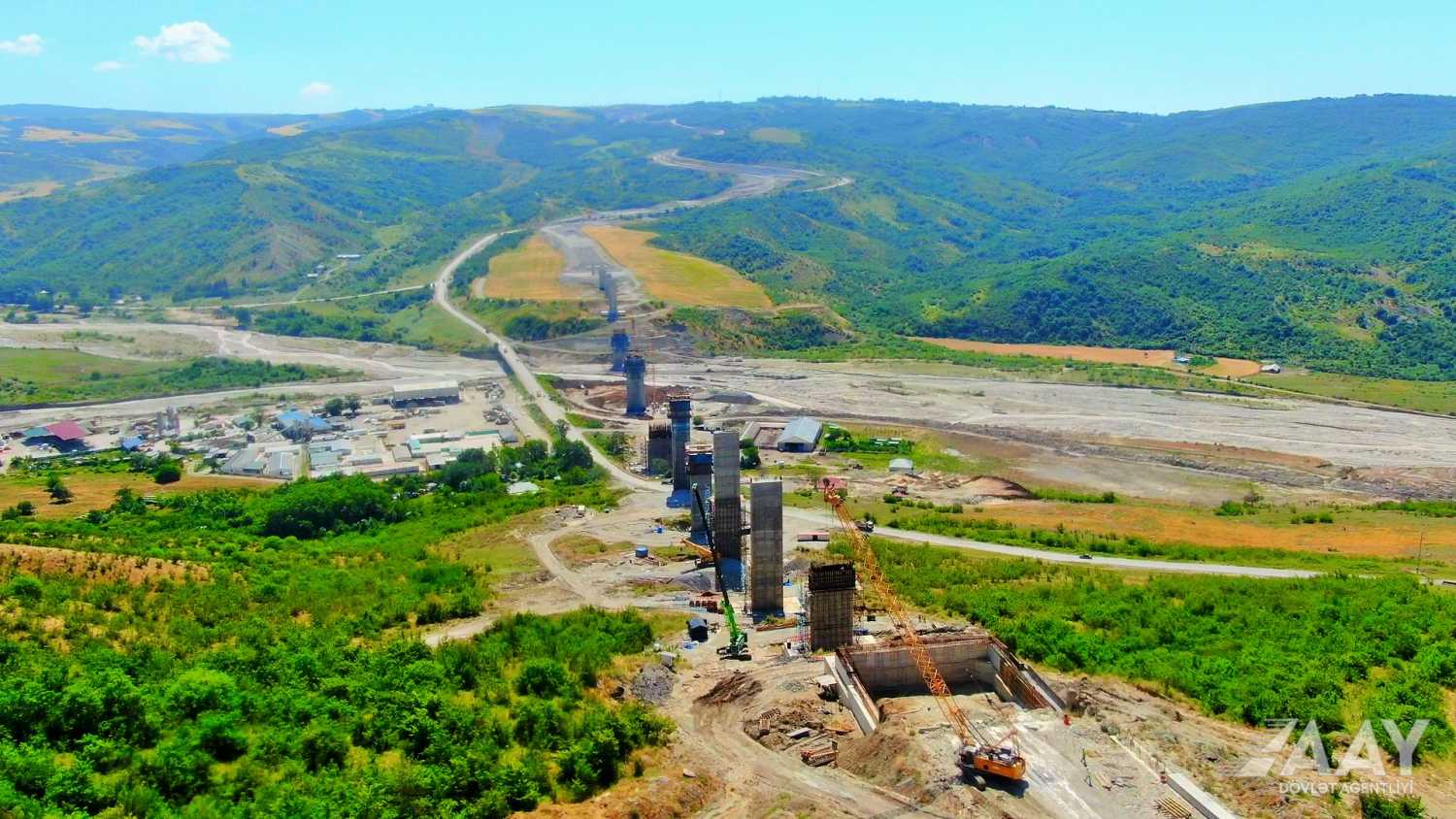 Muğanlı-İsmayıllı-Qəbələ avtomobil yolu yenidən qurulur (FOTO)