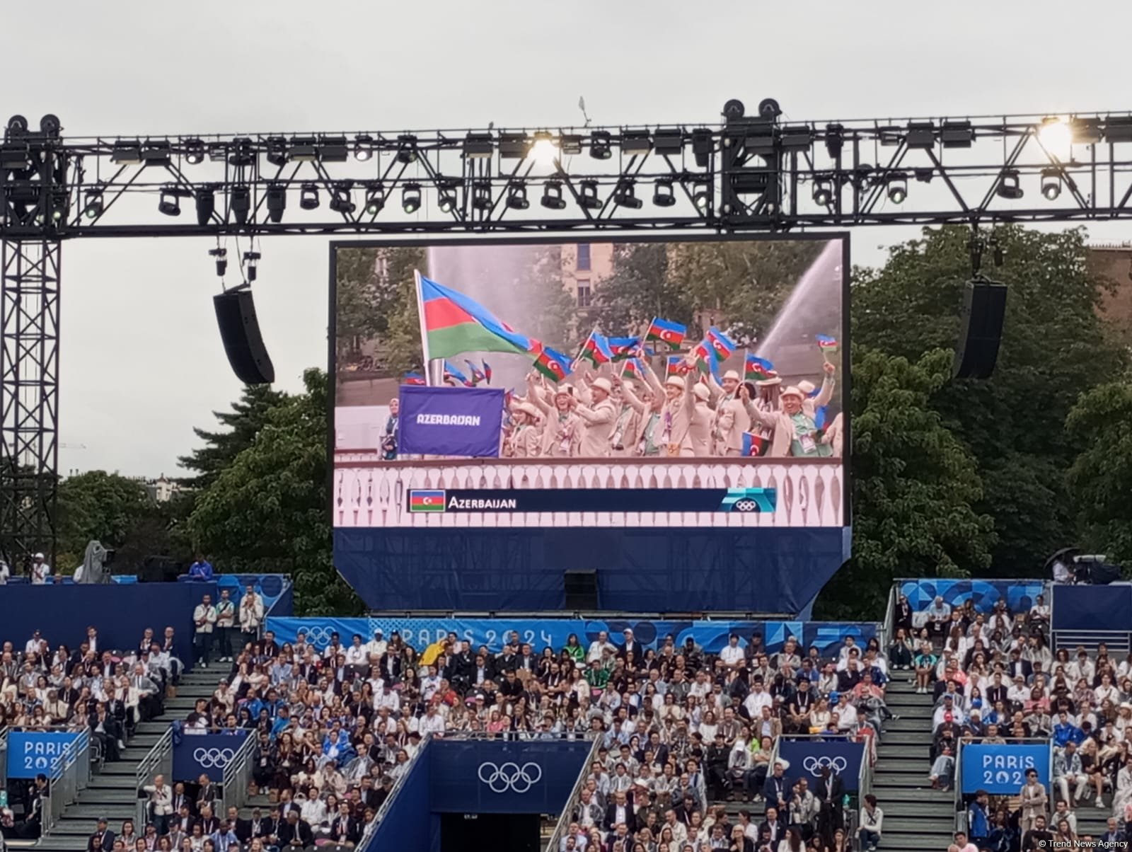 Париж-2024: Азербайджанская делегация прошла на параде на открытии Олимпиады (ФОТО/ВИДЕО)