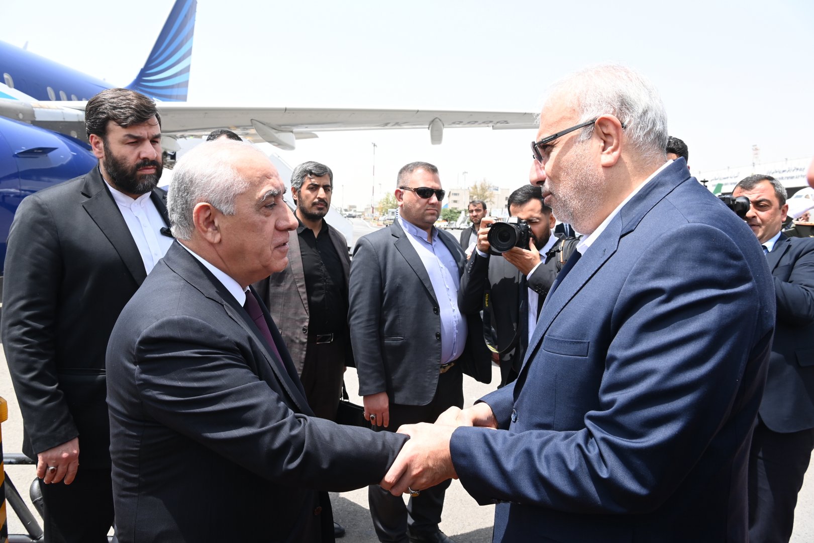 Али Асадов отправился в Иран для участия в инаугурации Масуда Пезешкиана (ФОТО)