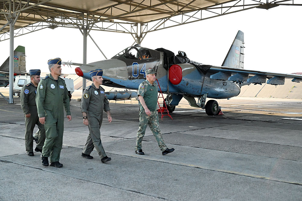 Azerbaijan's chief of general staff inspects combat activity of air force units (PHOTO)