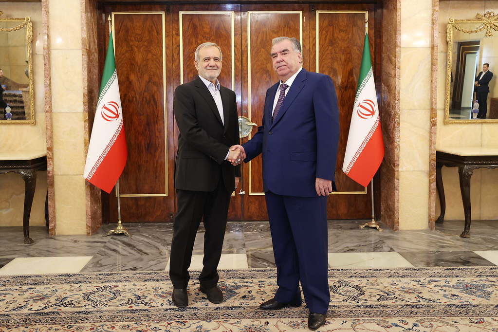 Таджикистан заинтересован в использовании иранских портов - Эмомали Рахмон
