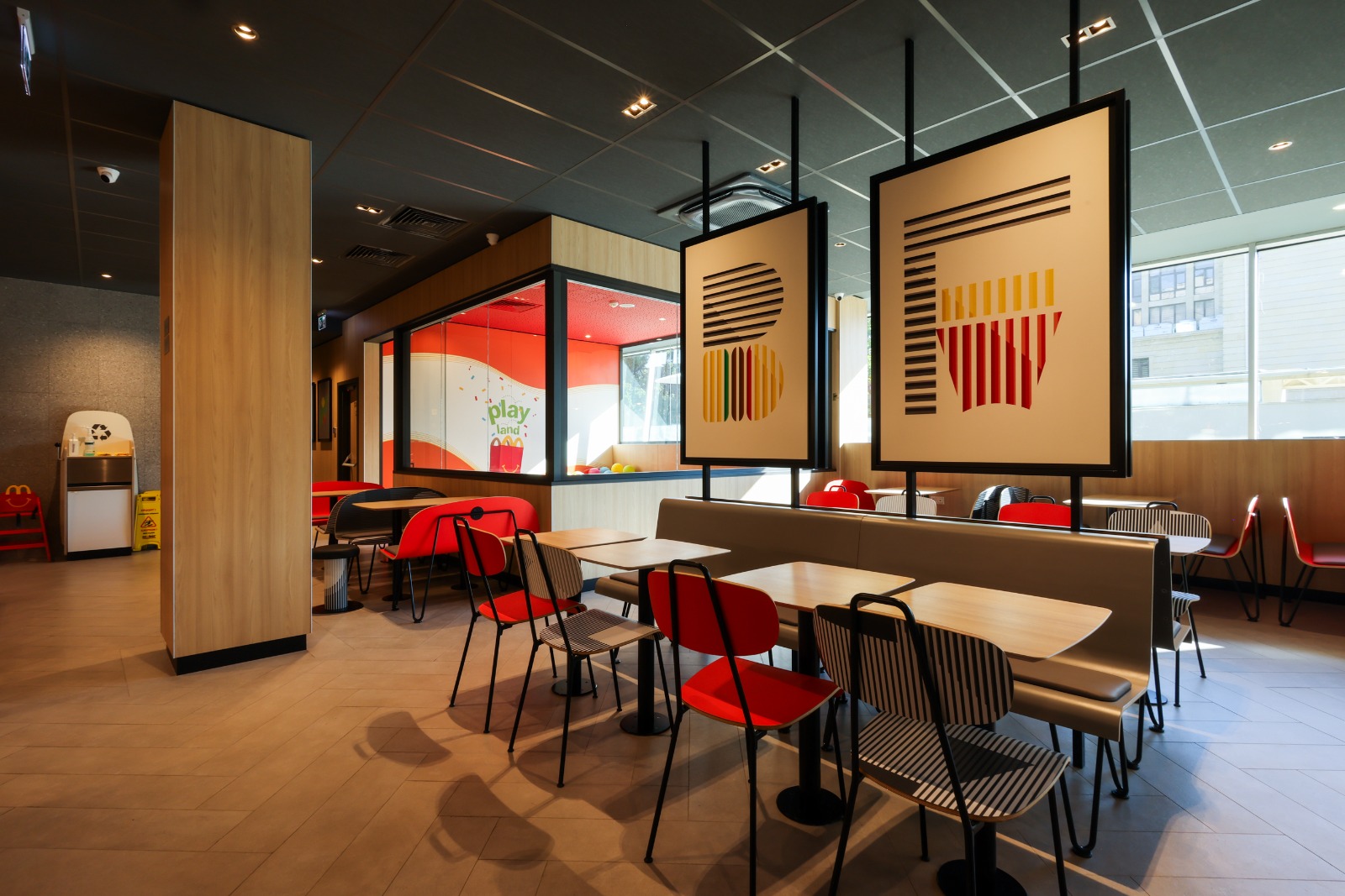 Bakıxanov qəsəbəsində “McDonald’s”ın yeni restoranı açılıb (FOTO)