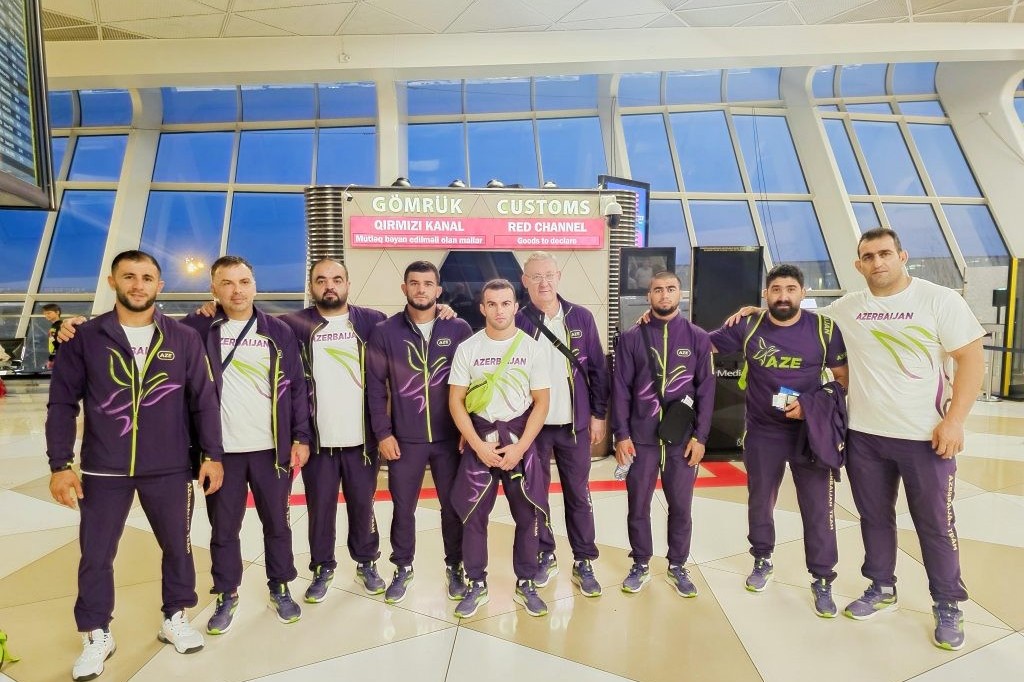 Представители сборной Азербайджана по борьбе отправились в Париж для участия в Олимпиаде