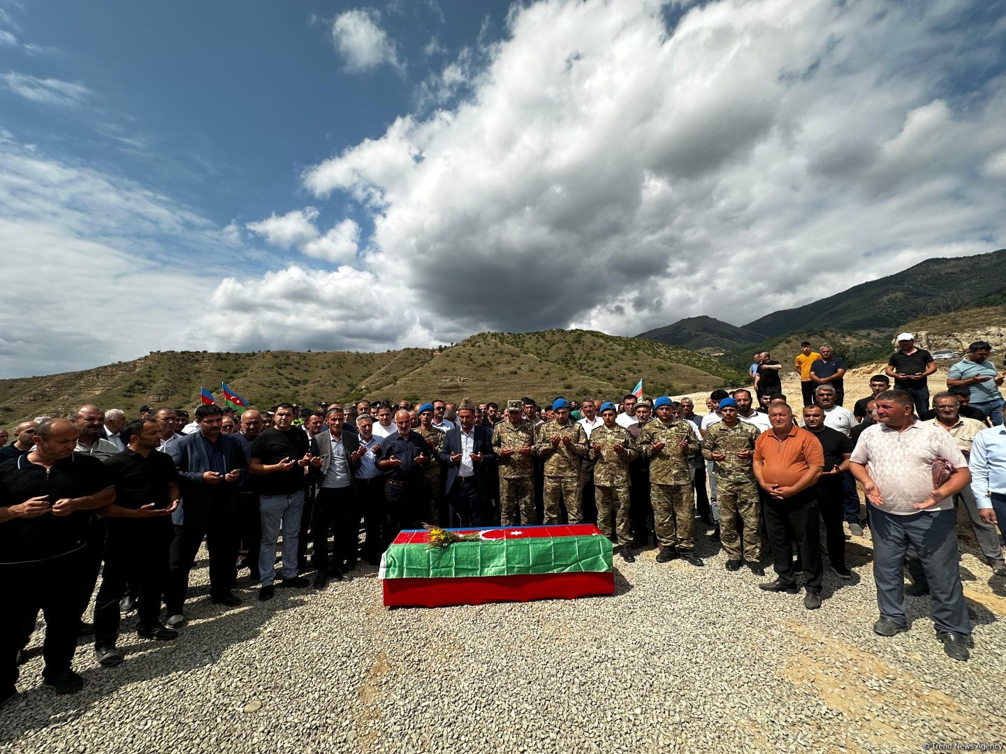 30 ildən sonra nəşi tapılan şəhid Camal Quliyev Laçında torpağa tapşırılıb (FOTO)