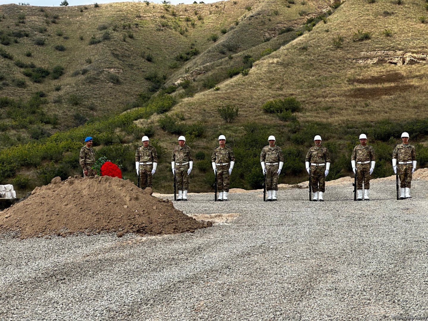 30 ildən sonra nəşi tapılan şəhid Camal Quliyev Laçında torpağa tapşırılıb (FOTO)