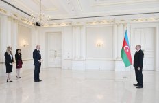 President Ilham Aliyev receives credentials of incoming ambassador of Australia to Azerbaijan (PHOTO)