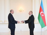 President Ilham Aliyev receives credentials of incoming ambassador of Australia to Azerbaijan (PHOTO)