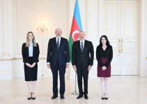 President Ilham Aliyev receives credentials of incoming ambassador of Australia to Azerbaijan (PHOTO)