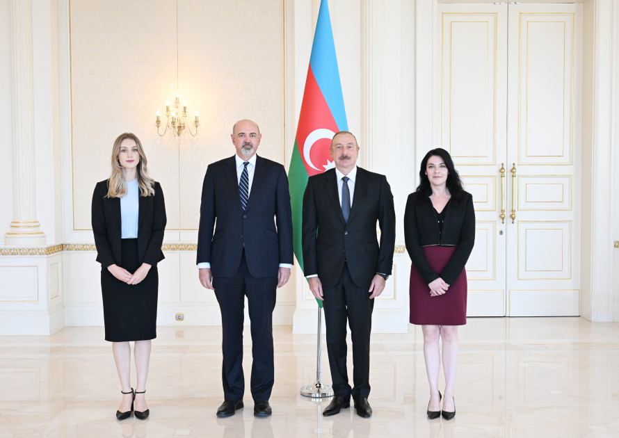 Президент Ильхам Алиев принял верительные грамоты нового посла Австралии (ФОТО)