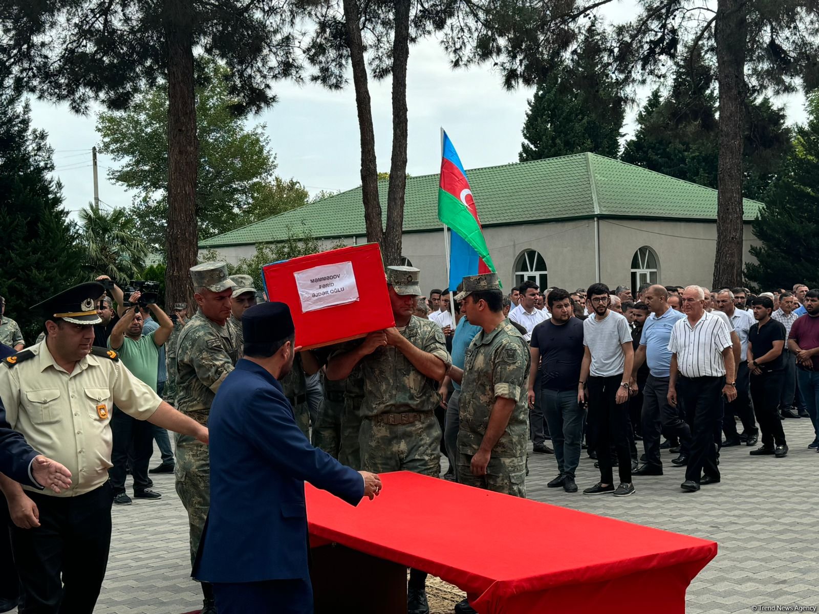 İki il əvvəl Laçında itkin düşmüş hərbçi Ağdamda dəfn edilib (FOTO) (YENİLƏNİB)