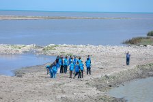 IDEA organizes another Kura riverbank cleanup in Azerbaijan (PHOTO)