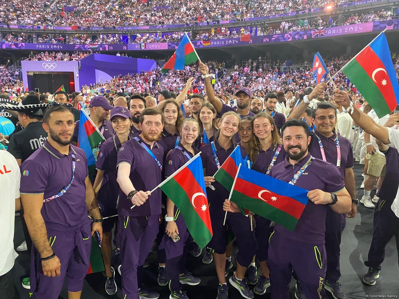 Azerbaijan participates in Olympics closing ceremony parade (PHOTO)