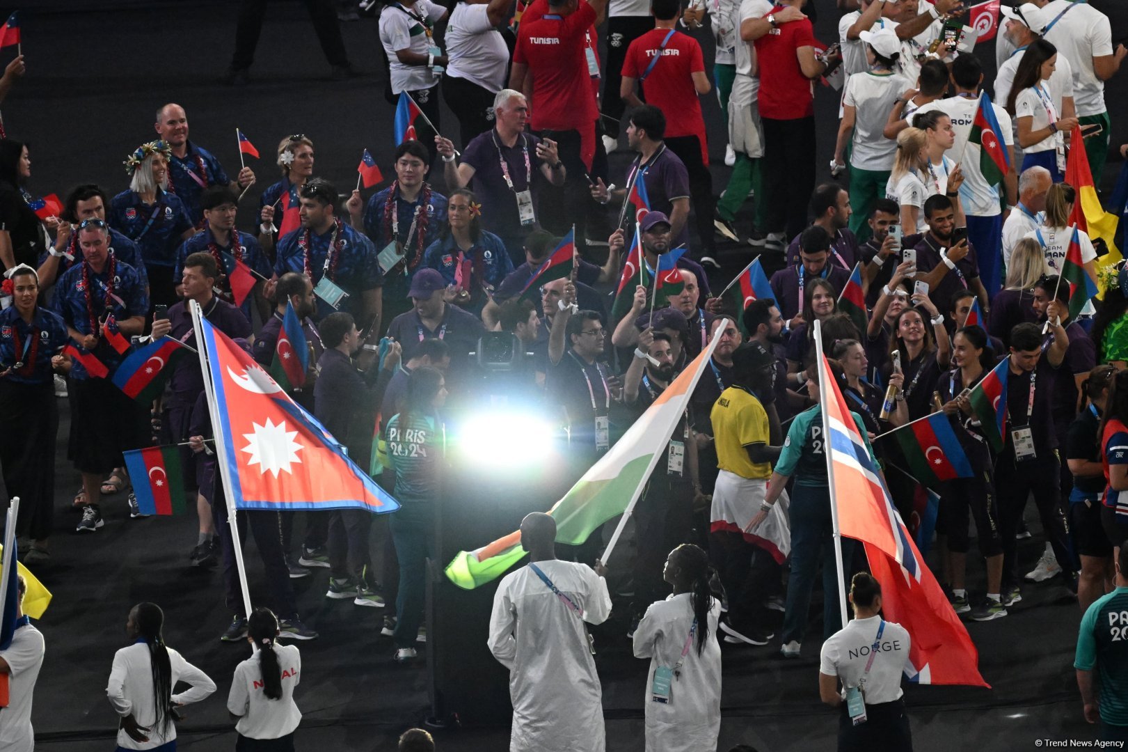 Azerbaijan participates in Olympics closing ceremony parade (PHOTO)