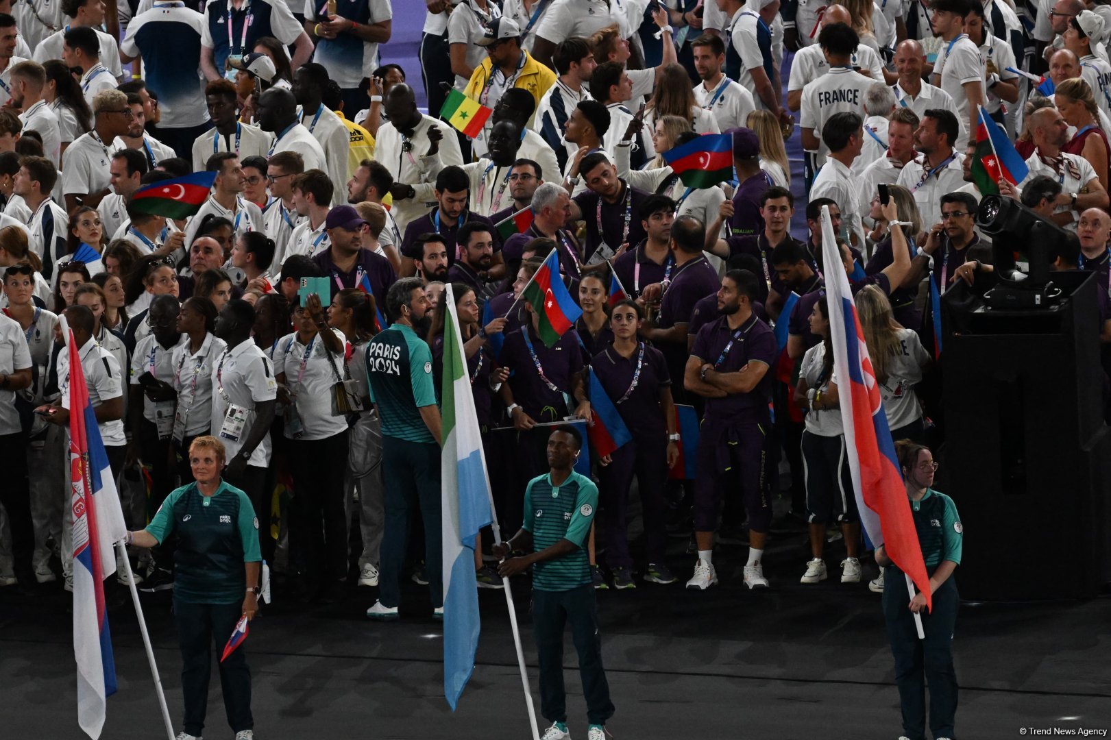 Azerbaijan participates in Olympics closing ceremony parade (PHOTO)