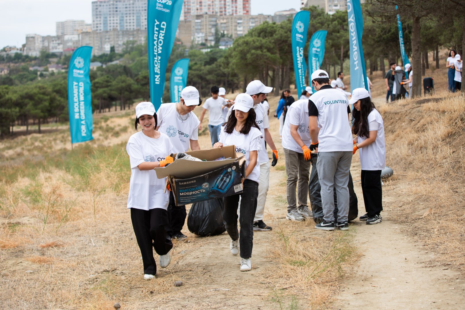 COP29 Volunteers Launch “Green Recyclers” Cleanup Campaign (PHOTO)