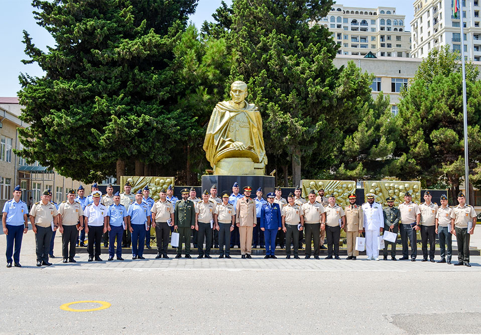 Azerbaijan organizes working meeting with Saudi Arabian military specialists (PHOTO)