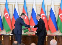 Azerbaijan, Russia exchange signed documents (PHOTO/VIDEO)